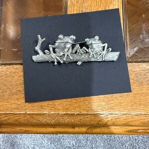 "JJ" Jonette Jewelry Silver Pewter 'FROGS sitting on the Log' Pin